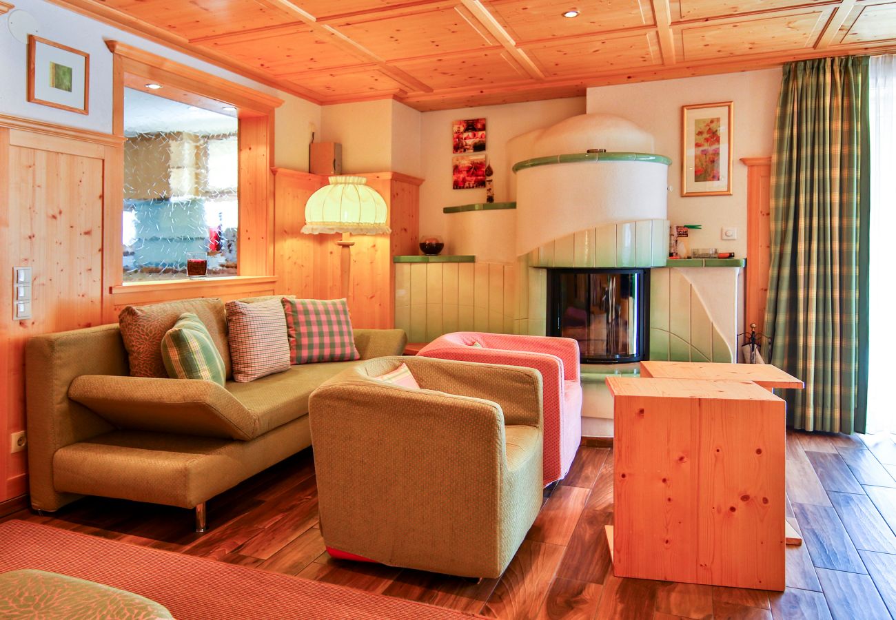 Living room with sofa and armchairs in the Birgit Alpenhaus Montafon