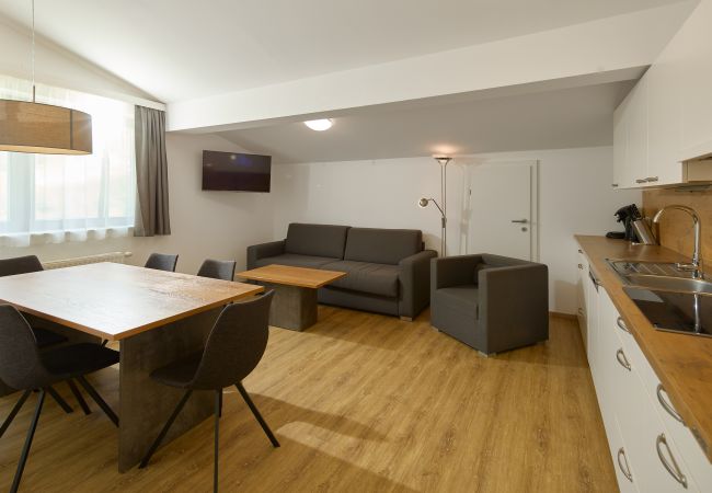 Ferienwohnung in St. Gallenkirch - Zwei-Schlafzimmer Apartment unter dem Dach im Chalet-Resort Montafon | 4809